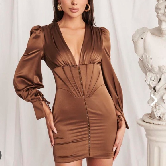 Never worn Lavish Alice dress! With tag! - Picture 2 of 2